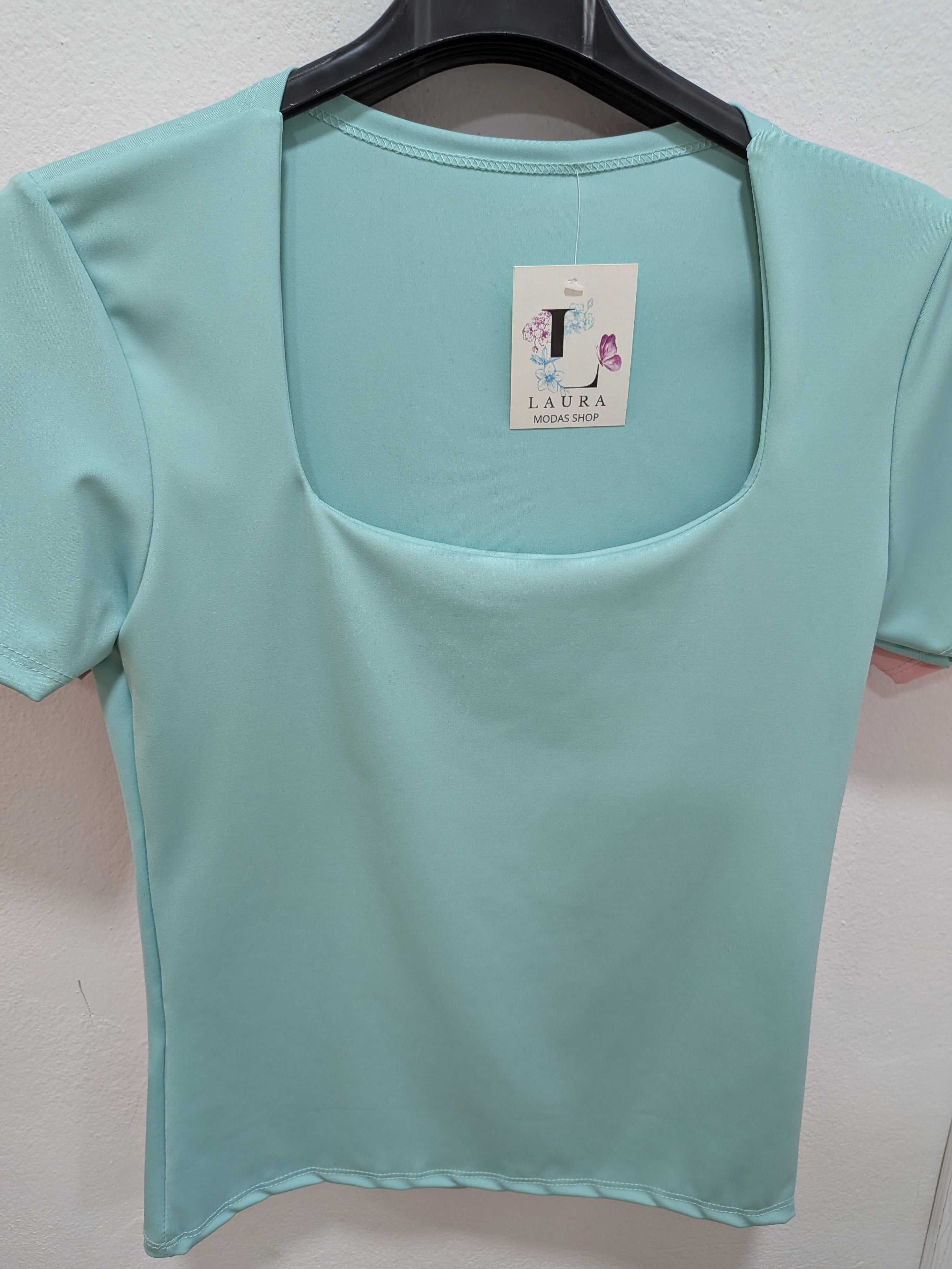 Camiseta cuello cuadrado