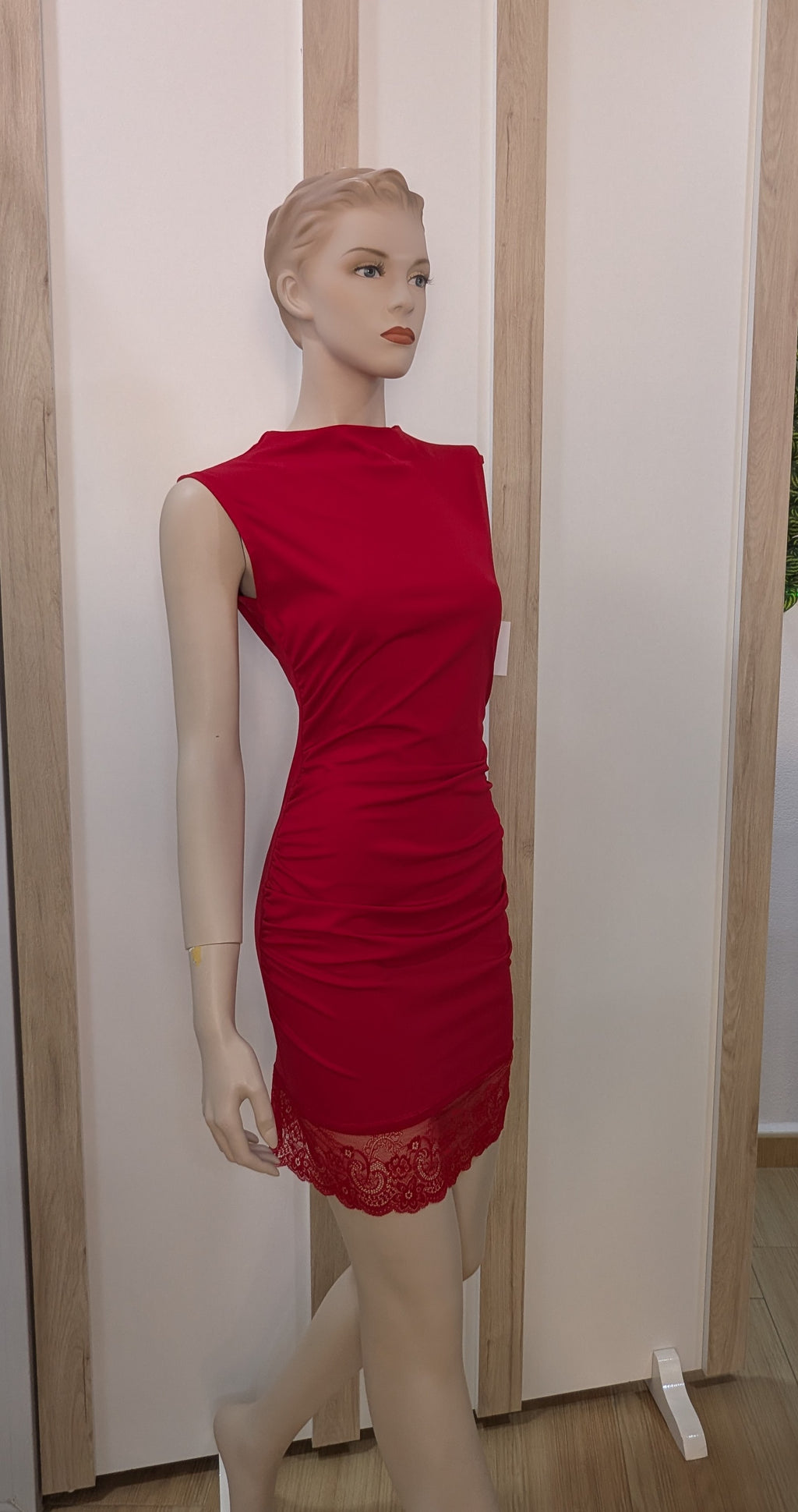 Vestido corto encaje