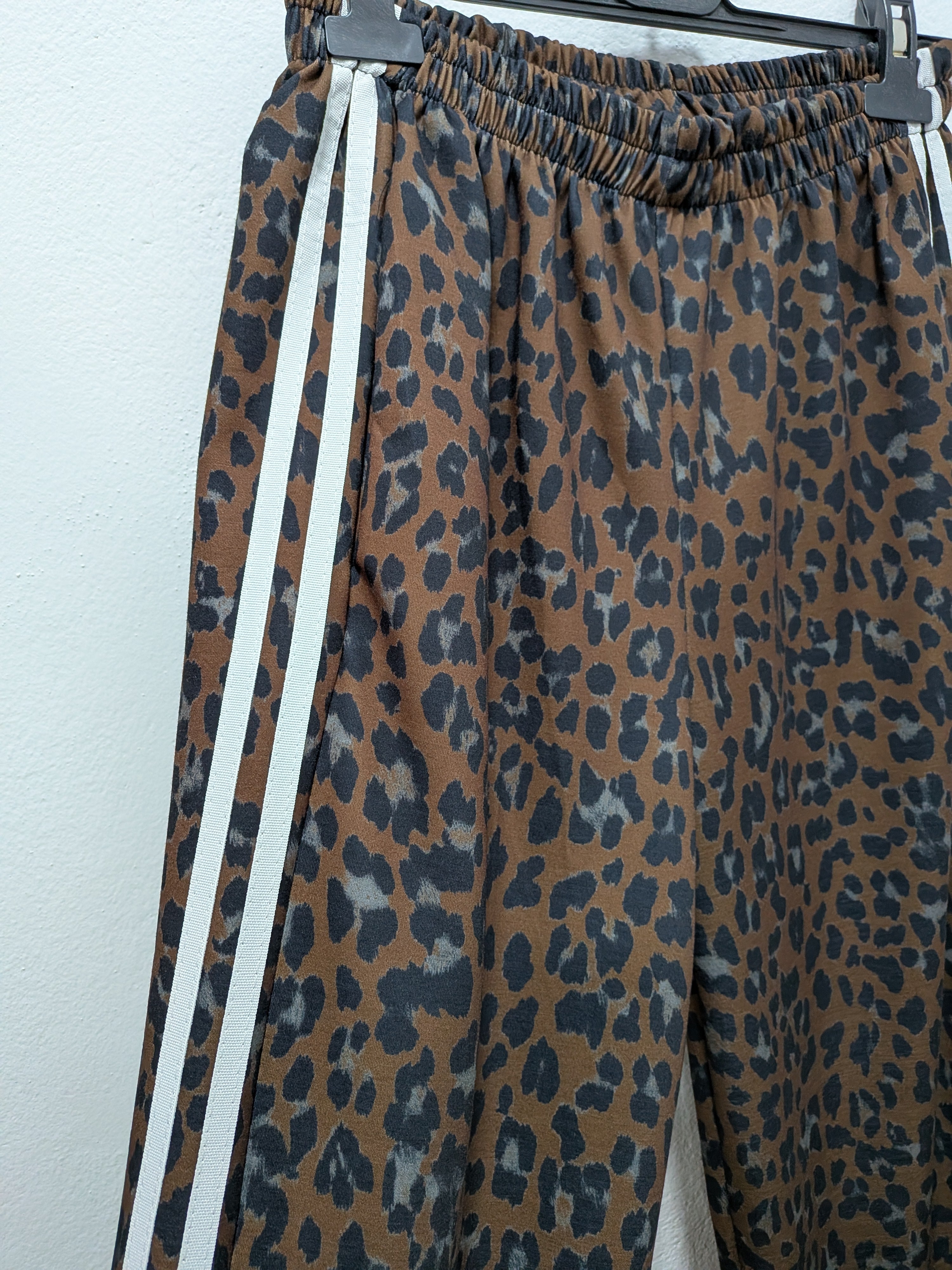 Pantalón Adidos leopardo