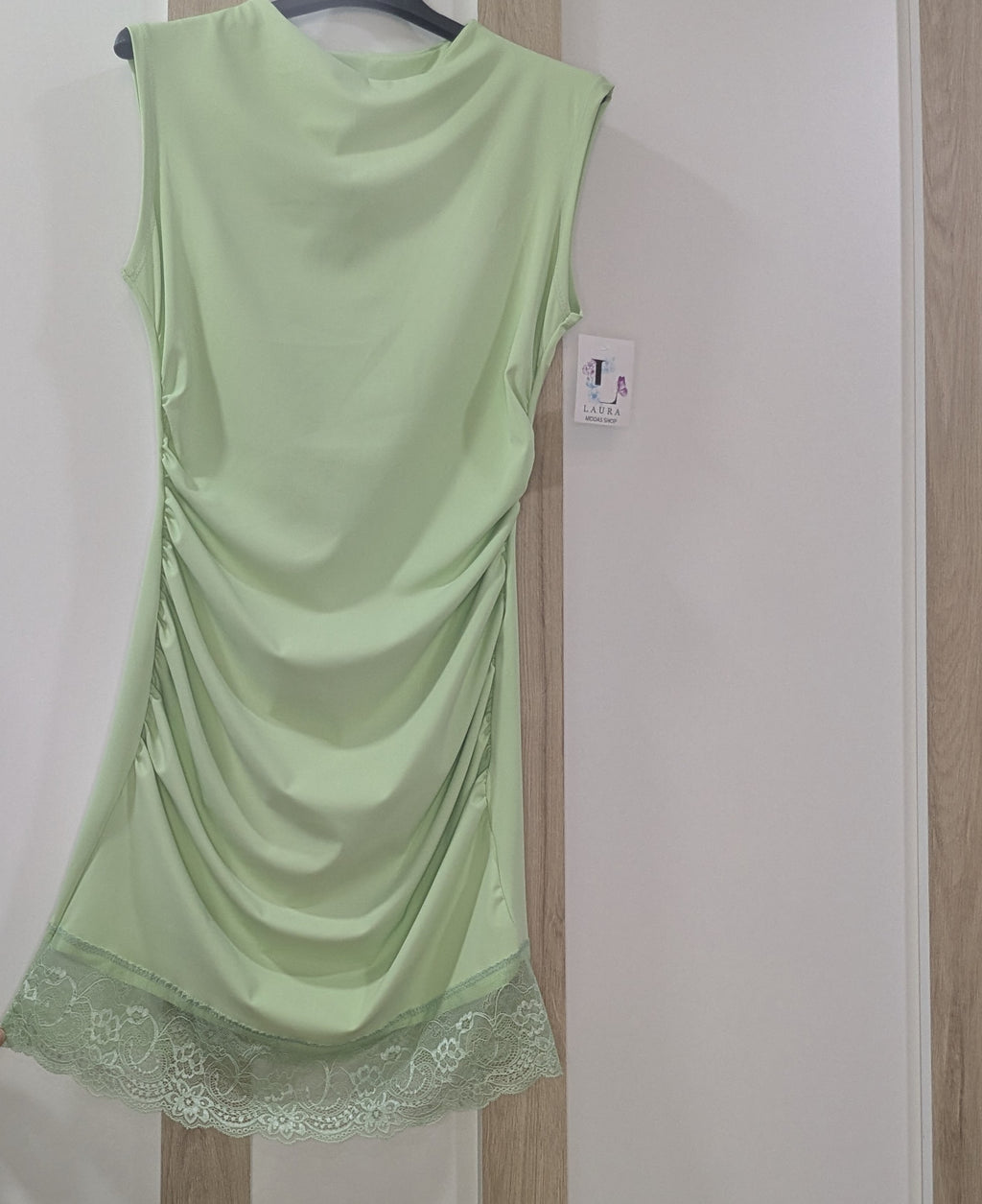 Vestido corto encaje