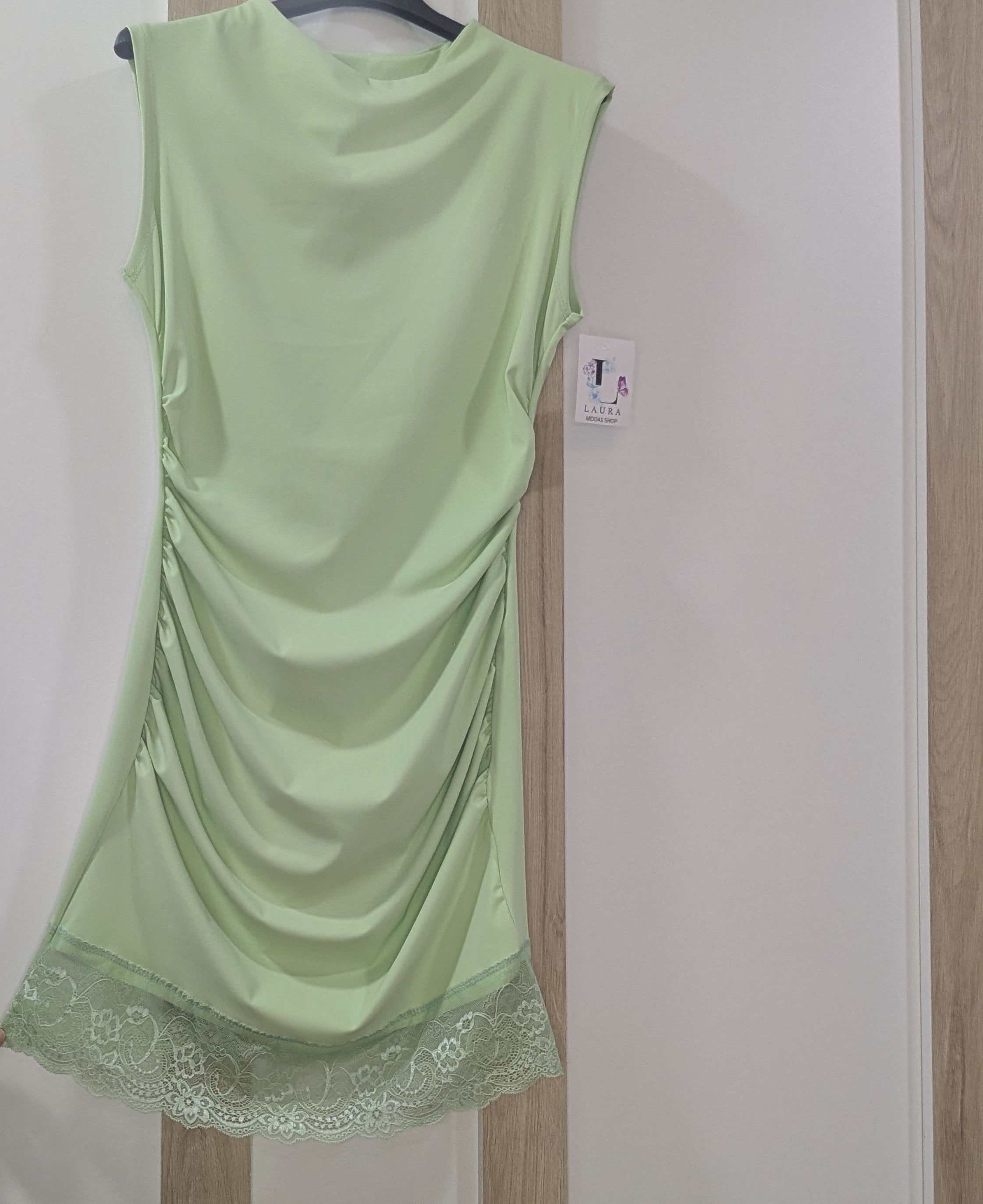 Vestido corto encaje