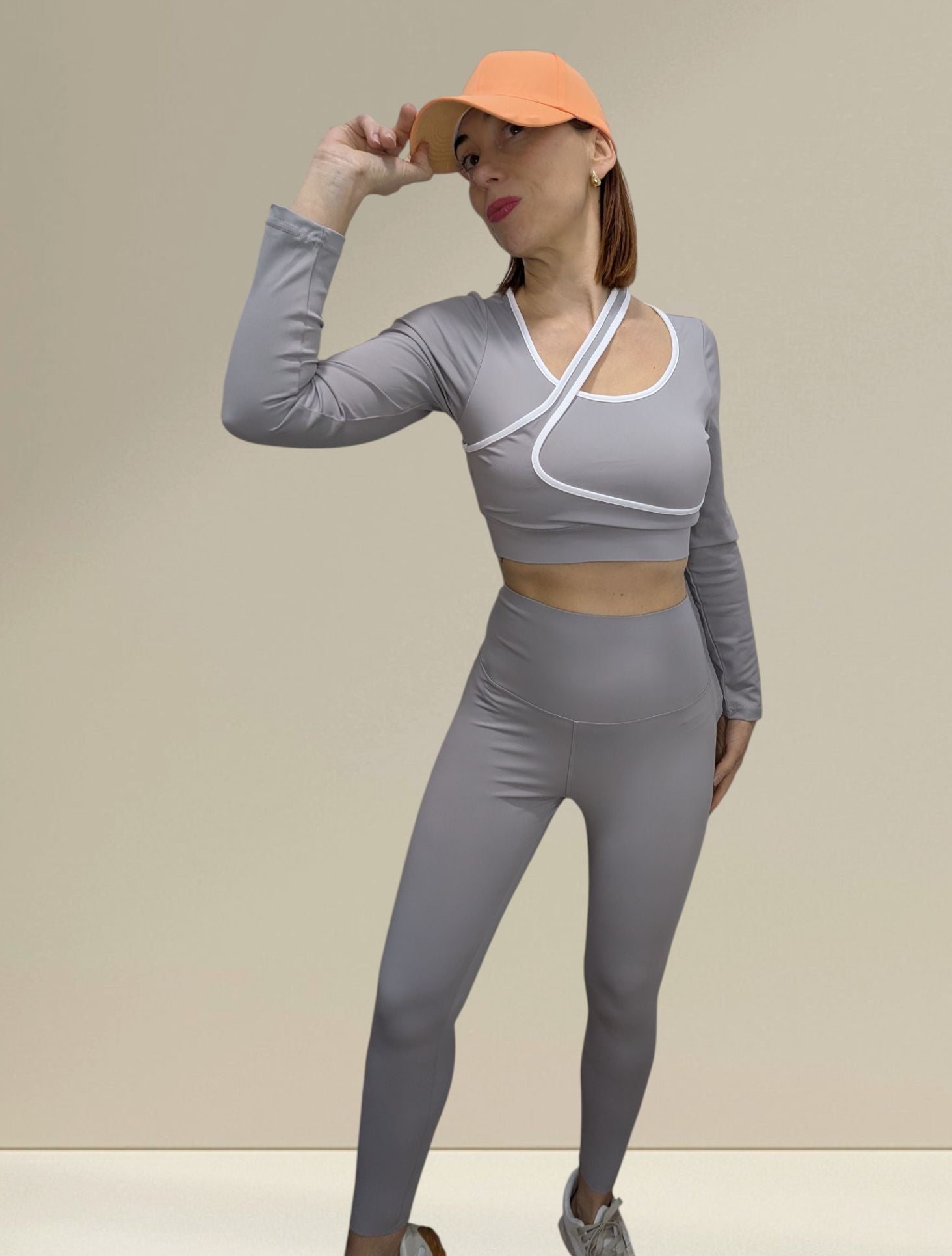 La modelo es talla S-36 
Altura 1,70cm 